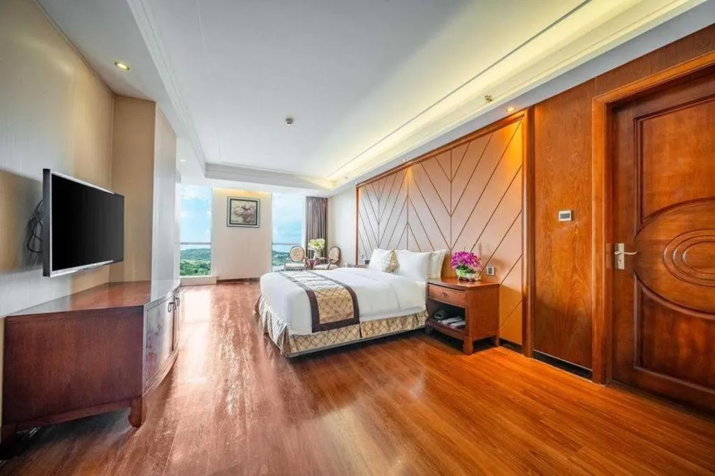 Bed in Auspicious Hotel