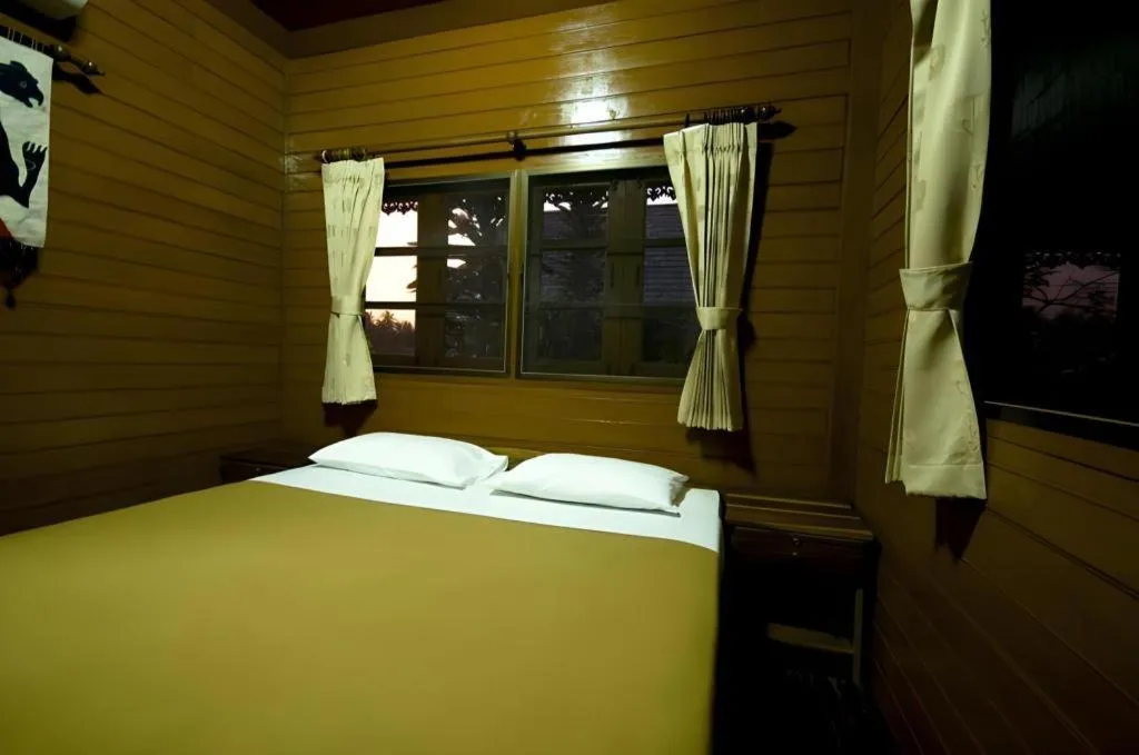 Bed in Little Home Beach