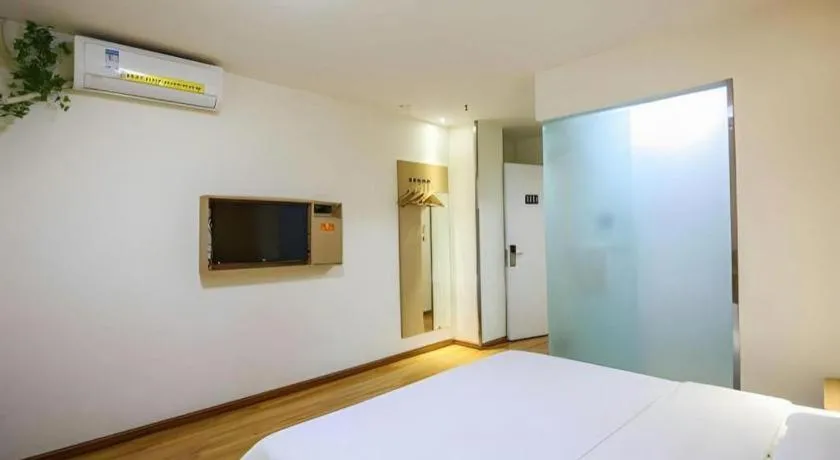 Bed in 7 Days Inn Ya'an Langqiao Pedestrian Street Center