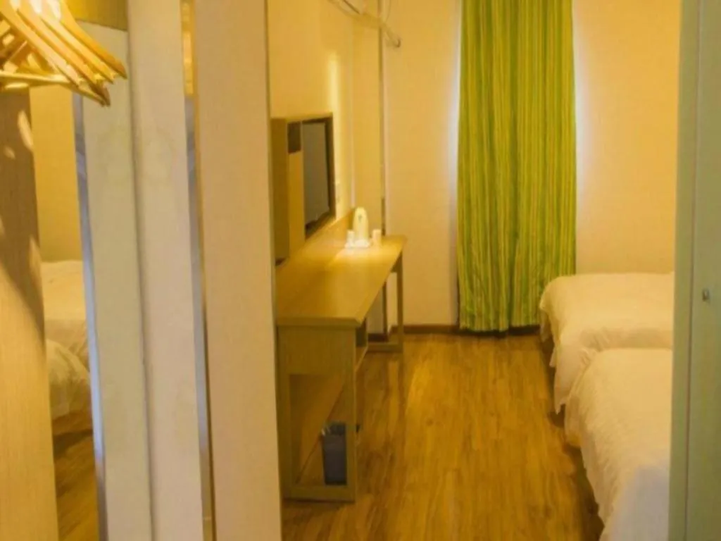 Bed in 7 Days Inn Ya'an Langqiao Pedestrian Street Center