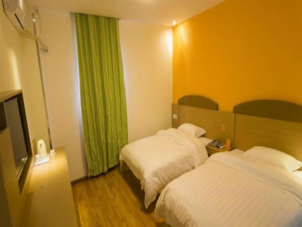 Bed in 7 Days Inn Ya'an Langqiao Pedestrian Street Center