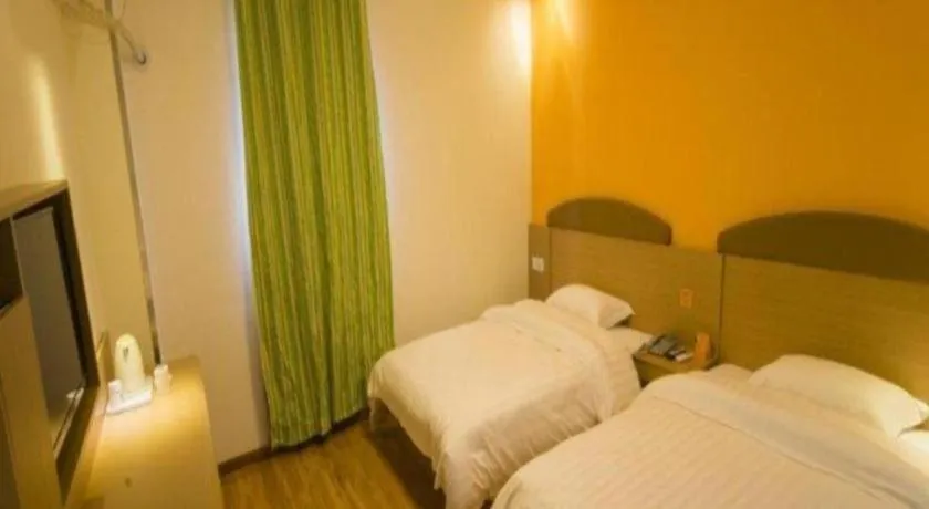 Bed in 7 Days Inn Ya'an Langqiao Pedestrian Street Center