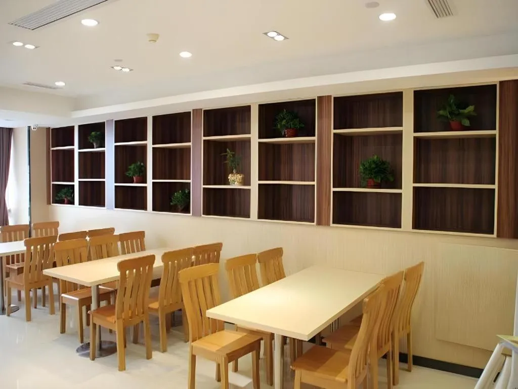 7 Days Premium Jingjiang Fuhai New World Automobile Terminal Branch