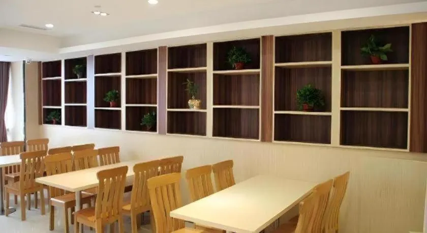 7 Days Premium Jingjiang Fuhai New World Automobile Terminal Branch