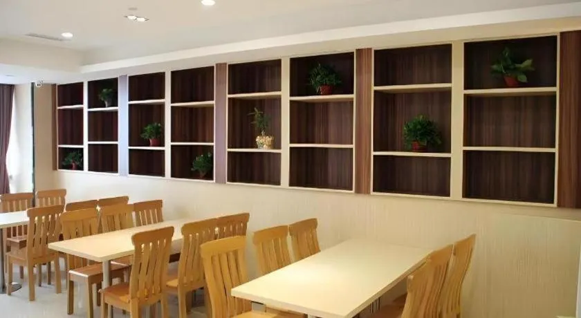 7 Days Premium Jingjiang Fuhai New World Automobile Terminal Branch