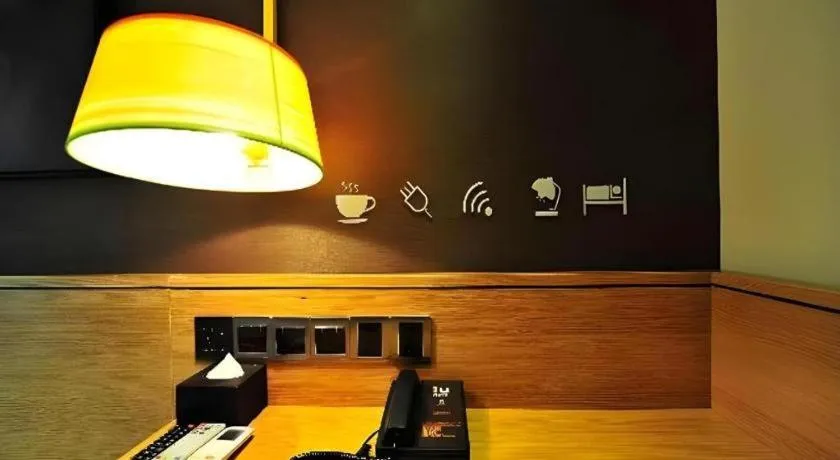 IU Hotel Zhengzhou Xinzheng Sias International University Branch