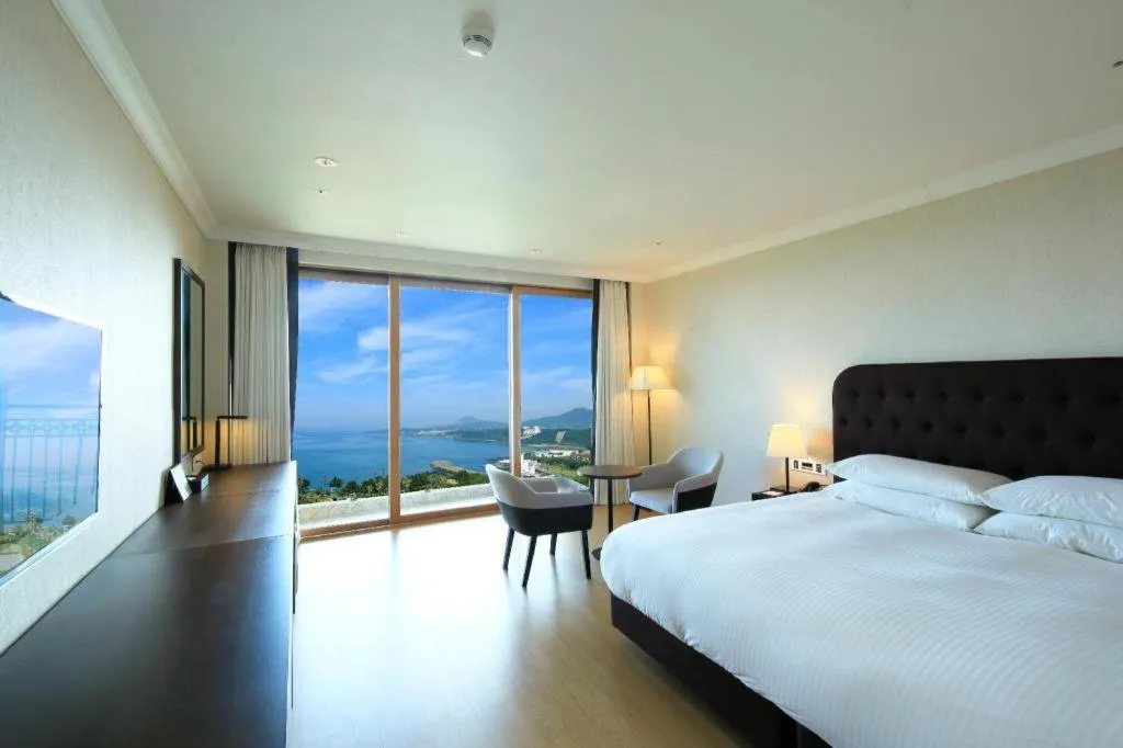 Bed in Jeju Booyoung Hotel