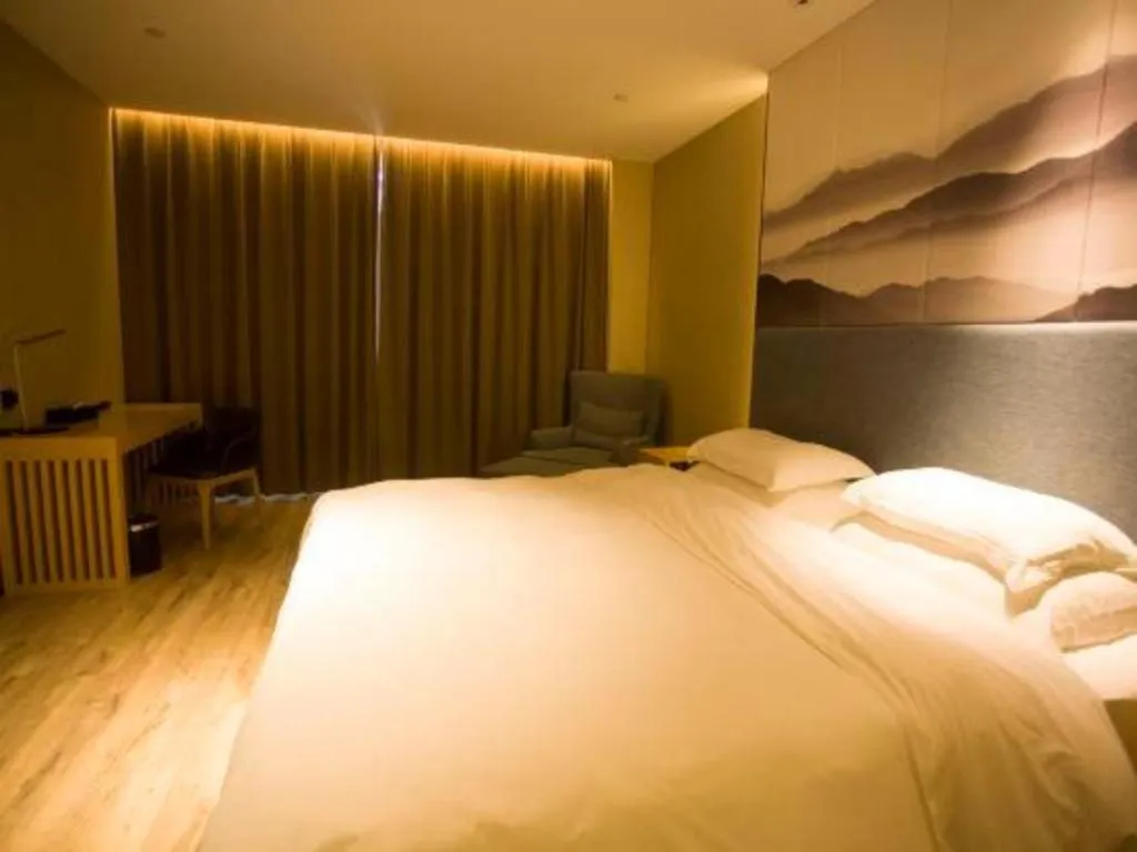 Bed in Qingdao Elegance Hotel