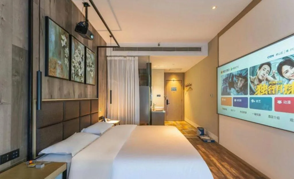 Bed in Qingdao Elegance Hotel