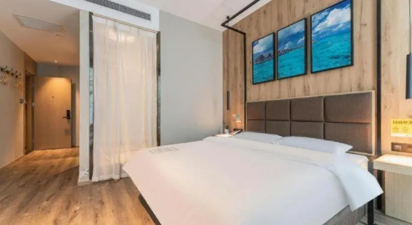 Bed in Qingdao Elegance Hotel