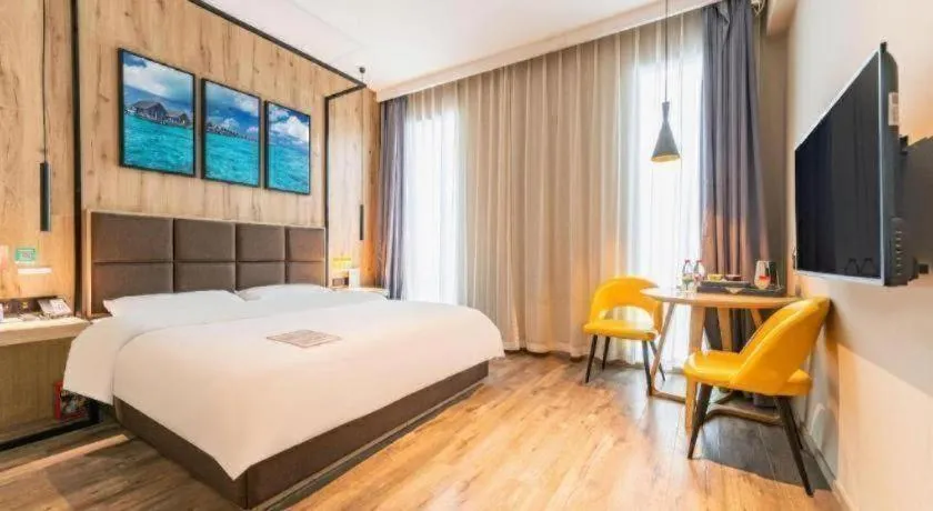 Bed in Qingdao Elegance Hotel