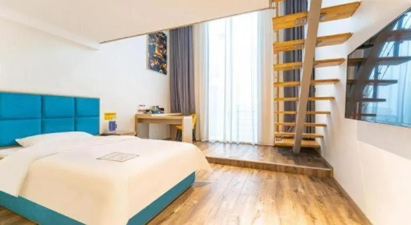 Bed in Qingdao Elegance Hotel