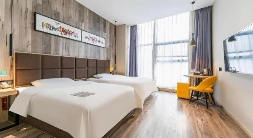 Bed in Qingdao Elegance Hotel