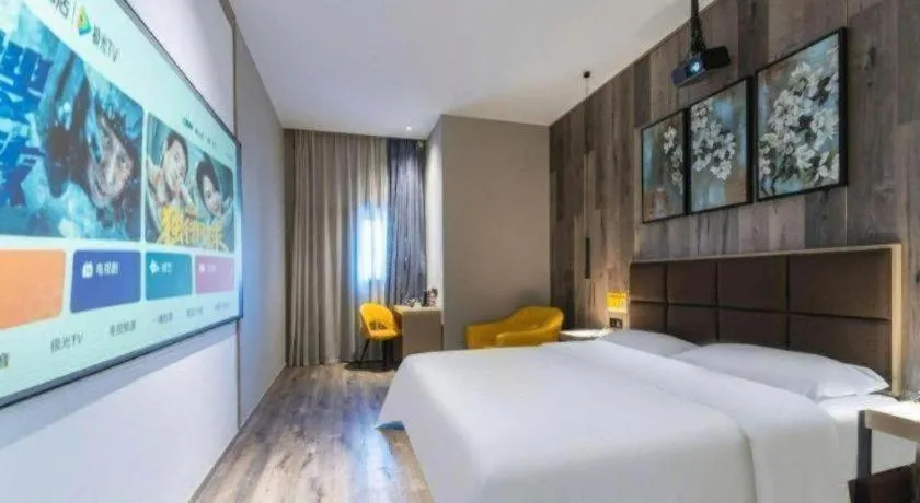 Bed in Qingdao Elegance Hotel