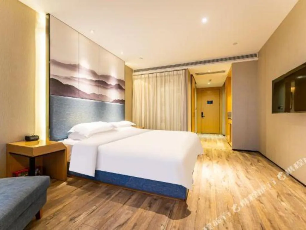 Bed in Qingdao Elegance Hotel