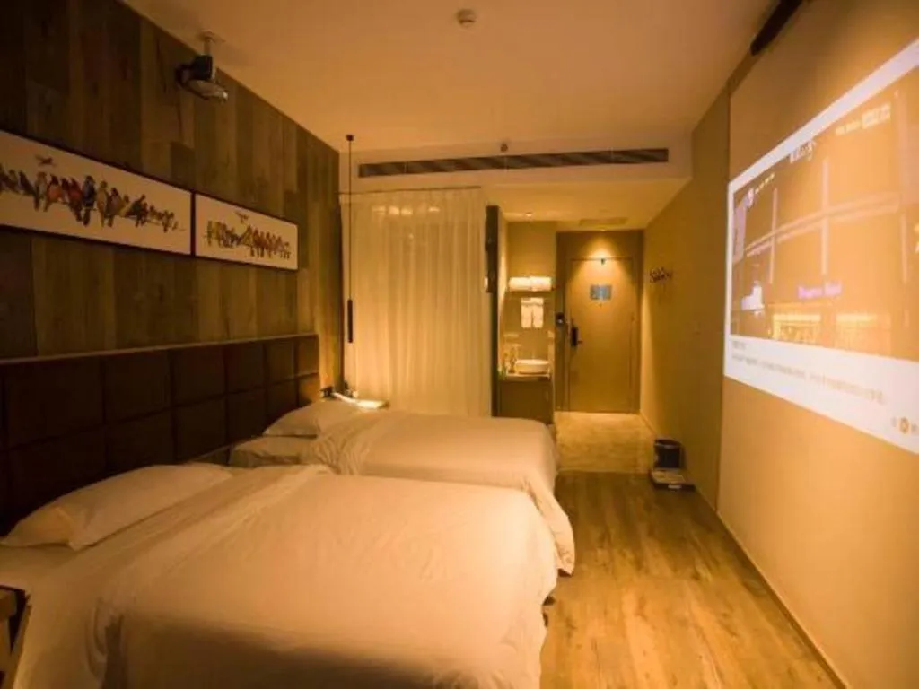 Bed in Qingdao Elegance Hotel