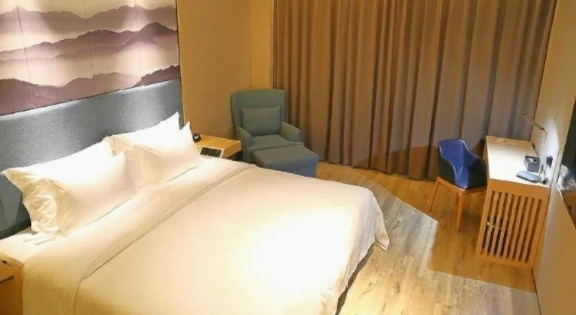 Bed in Qingdao Elegance Hotel