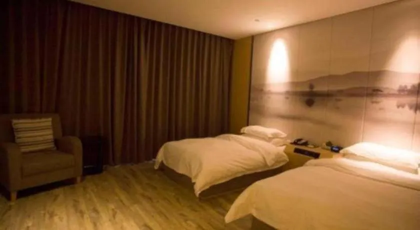 Bed in Qingdao Elegance Hotel