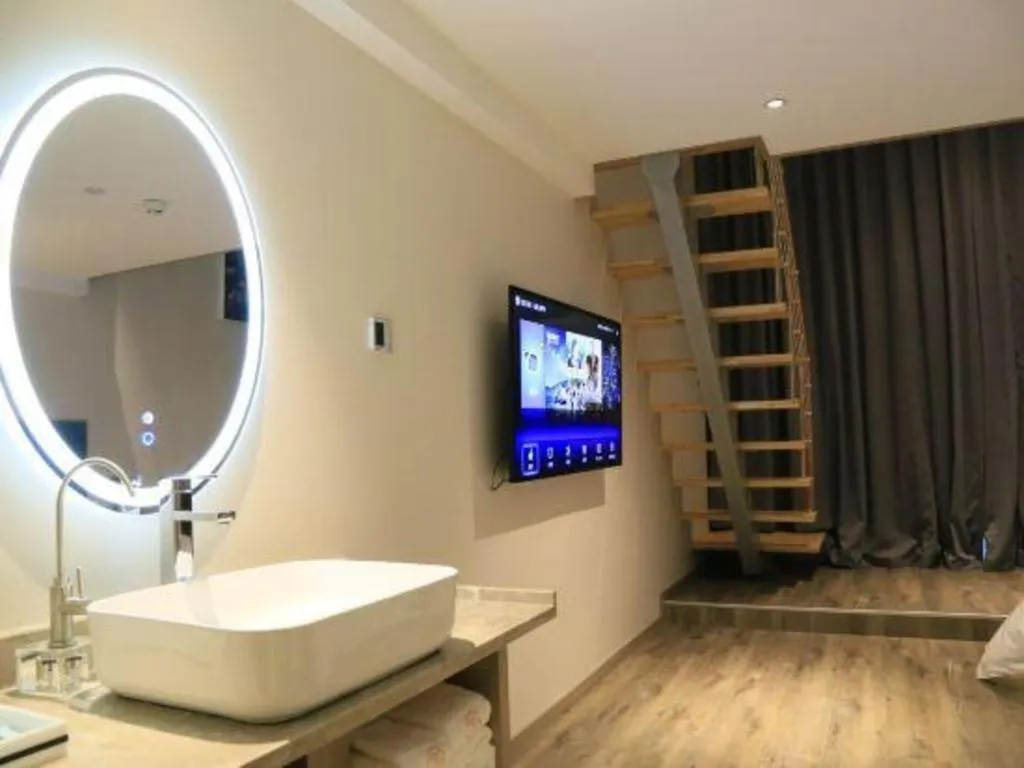 Qingdao Elegance Hotel