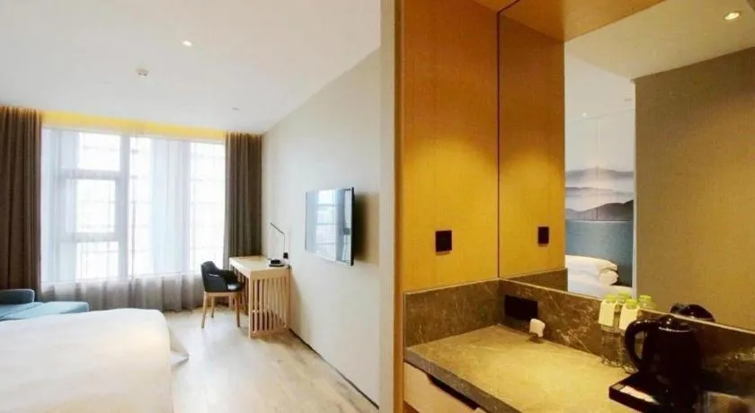 Bed in Qingdao Elegance Hotel