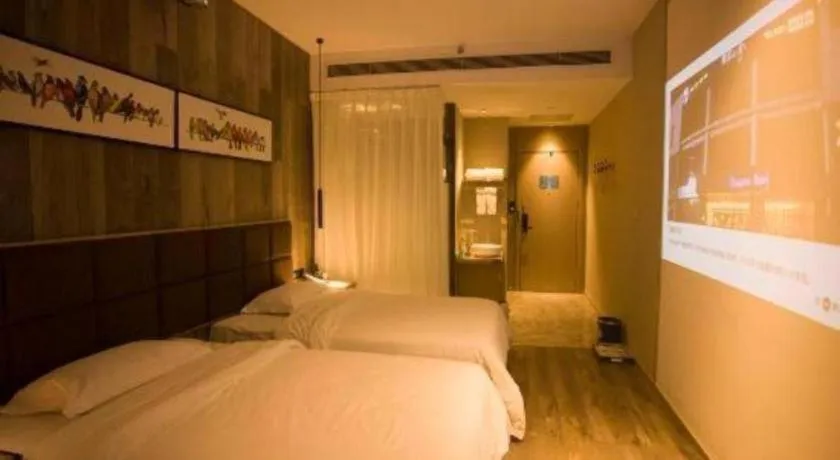 Bed in Qingdao Elegance Hotel