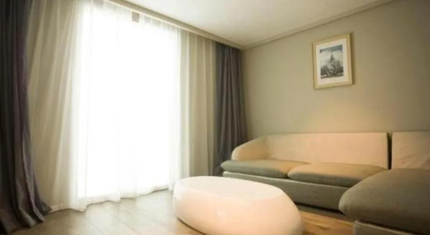 Qingdao Elegance Hotel