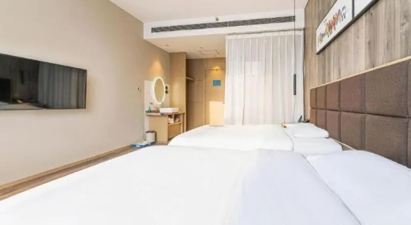 Bed in Qingdao Elegance Hotel