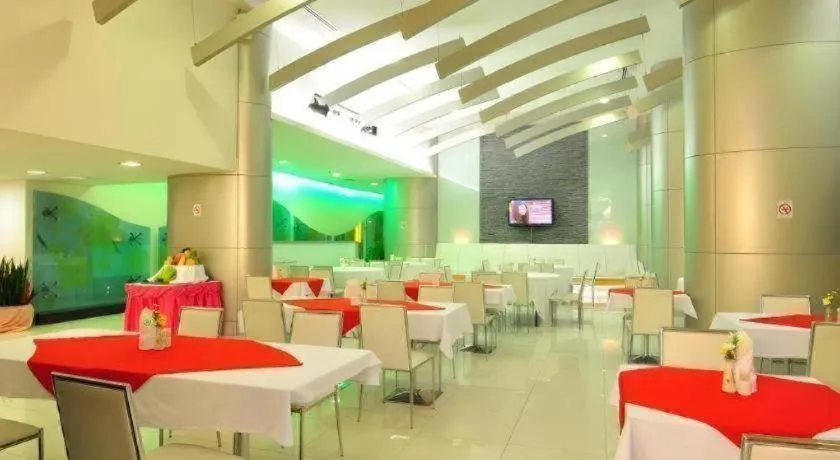 Mayflower Grande Hotel