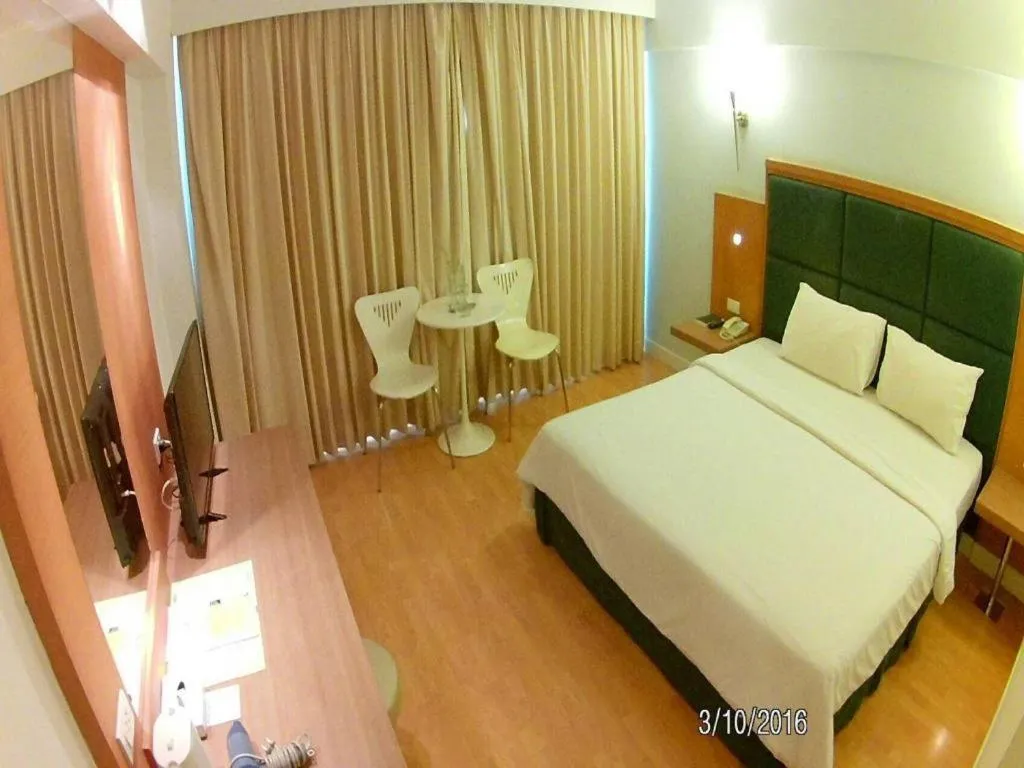 Bed in Mayflower Grande Hotel