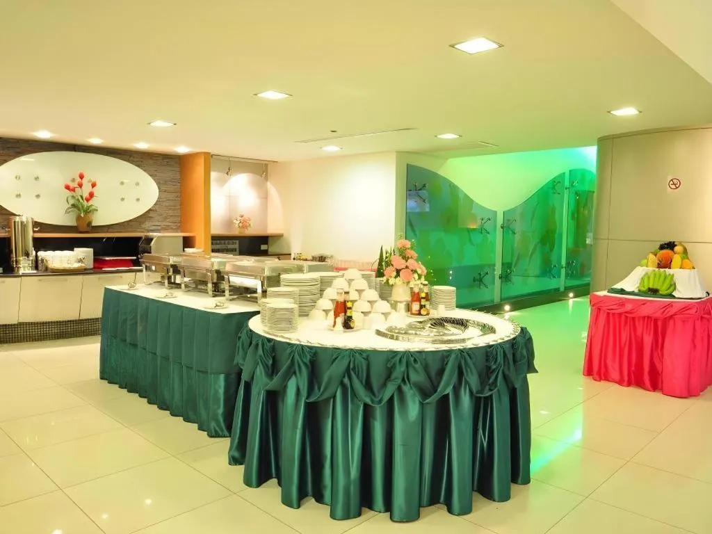 Mayflower Grande Hotel