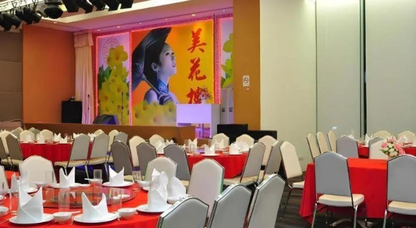 Mayflower Grande Hotel