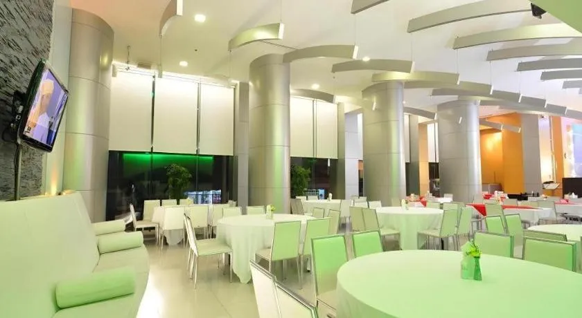 Mayflower Grande Hotel