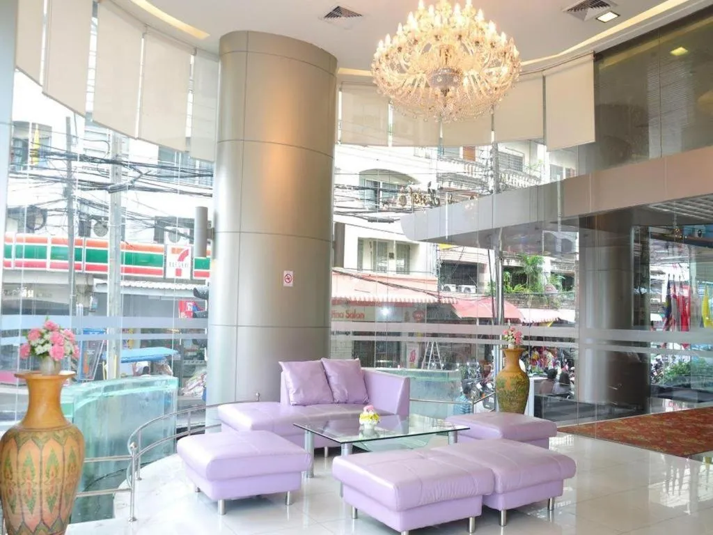 Mayflower Grande Hotel