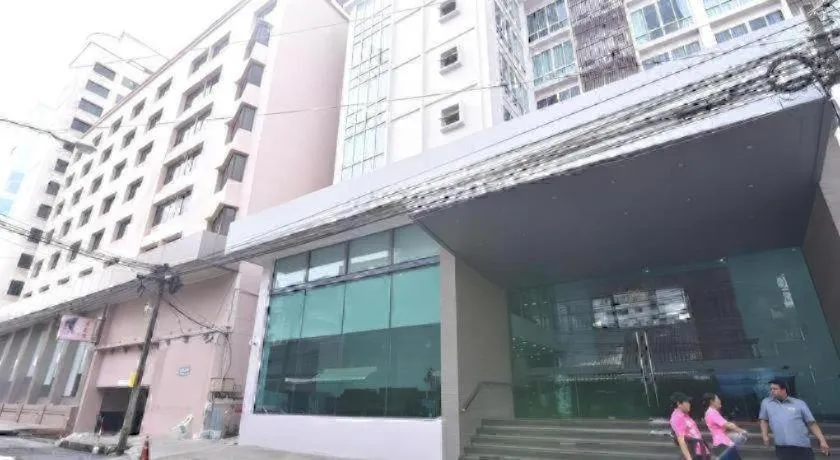 Mayflower Grande Hotel