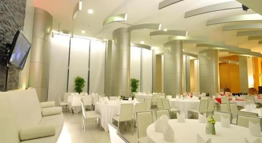 Mayflower Grande Hotel