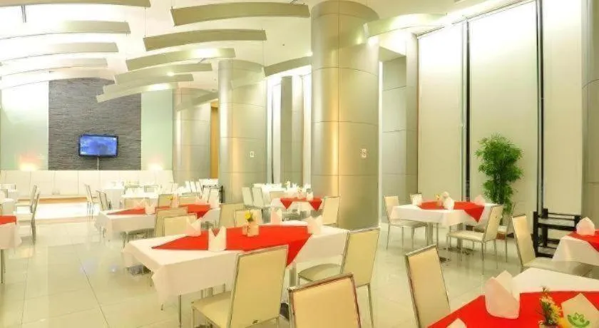 Mayflower Grande Hotel