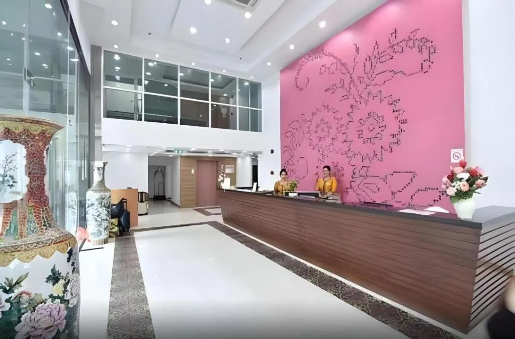 Mayflower Grande Hotel