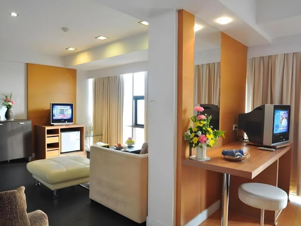 Bed in Mayflower Grande Hotel