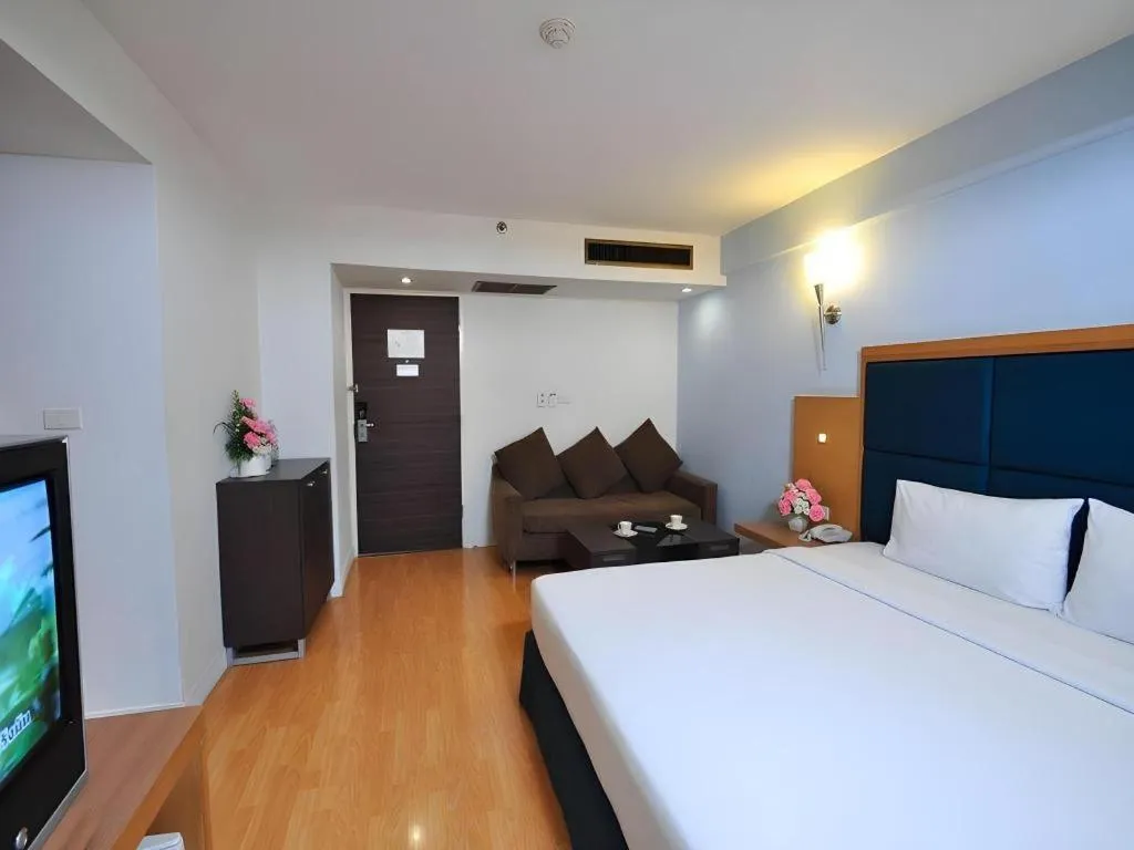 Bed in Mayflower Grande Hotel