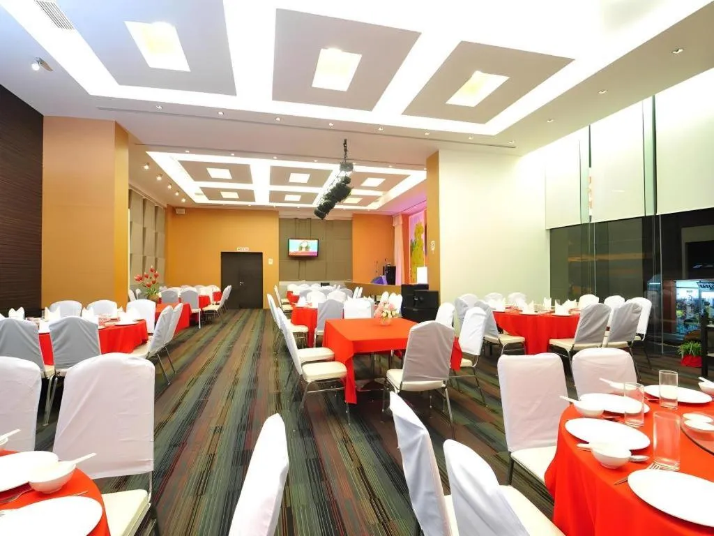 Mayflower Grande Hotel