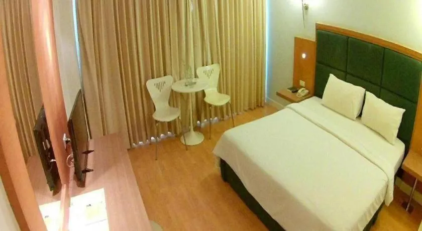 Bed in Mayflower Grande Hotel