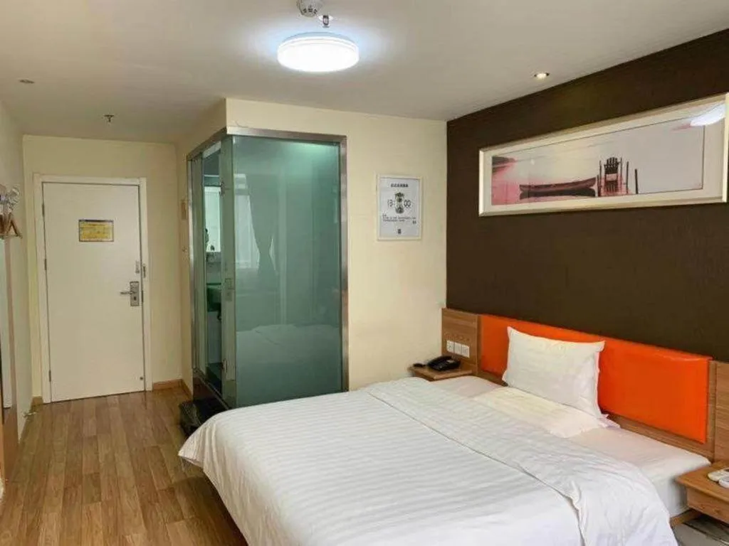 Bed in 7 Days Inn Yingshang Lanxing Building Materials Market