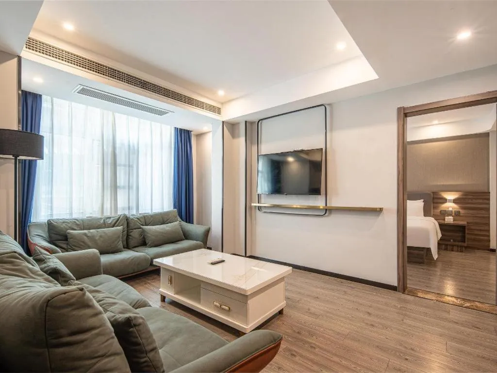 7 Days Inn Yingshang Lanxing Building Materials Market