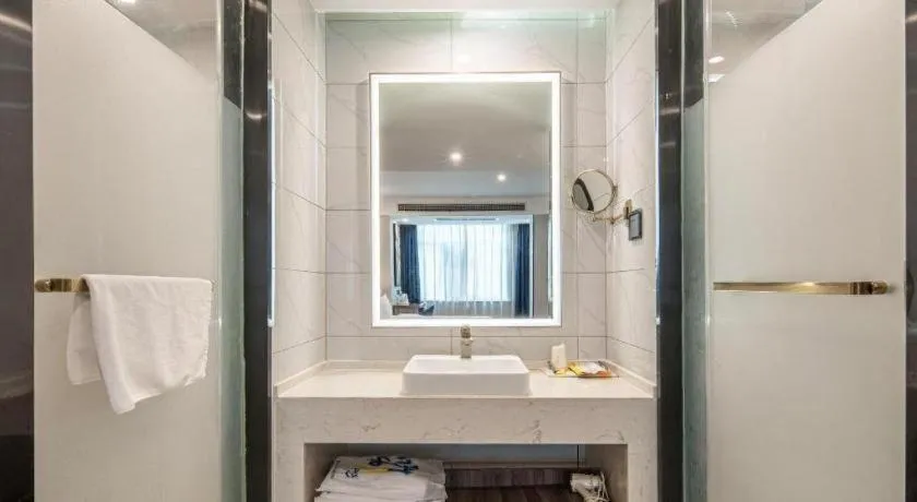 7 Days Inn Yingshang Lanxing Building Materials Market