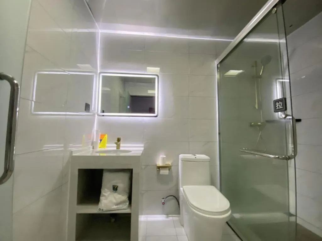 7 Days Inn Yingshang Lanxing Building Materials Market