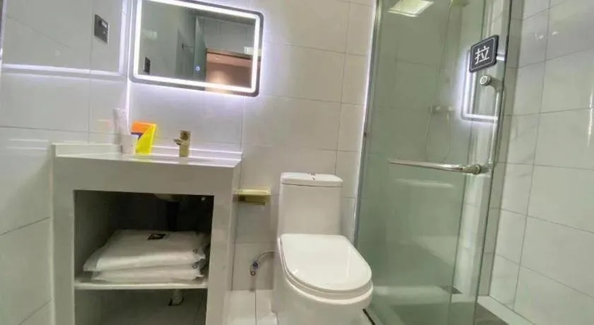 7 Days Inn Yingshang Lanxing Building Materials Market