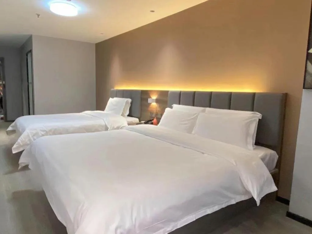 Bed in 7 Days Inn Yingshang Lanxing Building Materials Market