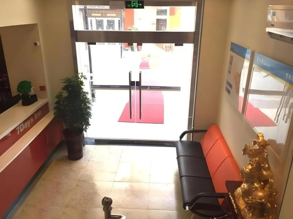 7 Days Inn Yingshang Lanxing Building Materials Market