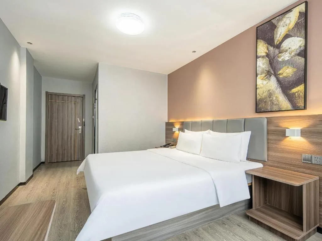 Bed in 7 Days Inn Yingshang Lanxing Building Materials Market