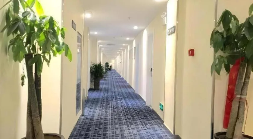 7 Days Inn Yingshang Lanxing Building Materials Market